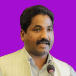 आजपा अध्यक्ष प्रभु साहले घोषणापत्र सार्वजनिक गर्दै