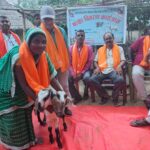 हरुवा–चरुवा समुदायको जीविकोपार्जनका लागि देवाही गोनाहीको उचिडिहमा बाख्रा वितरण